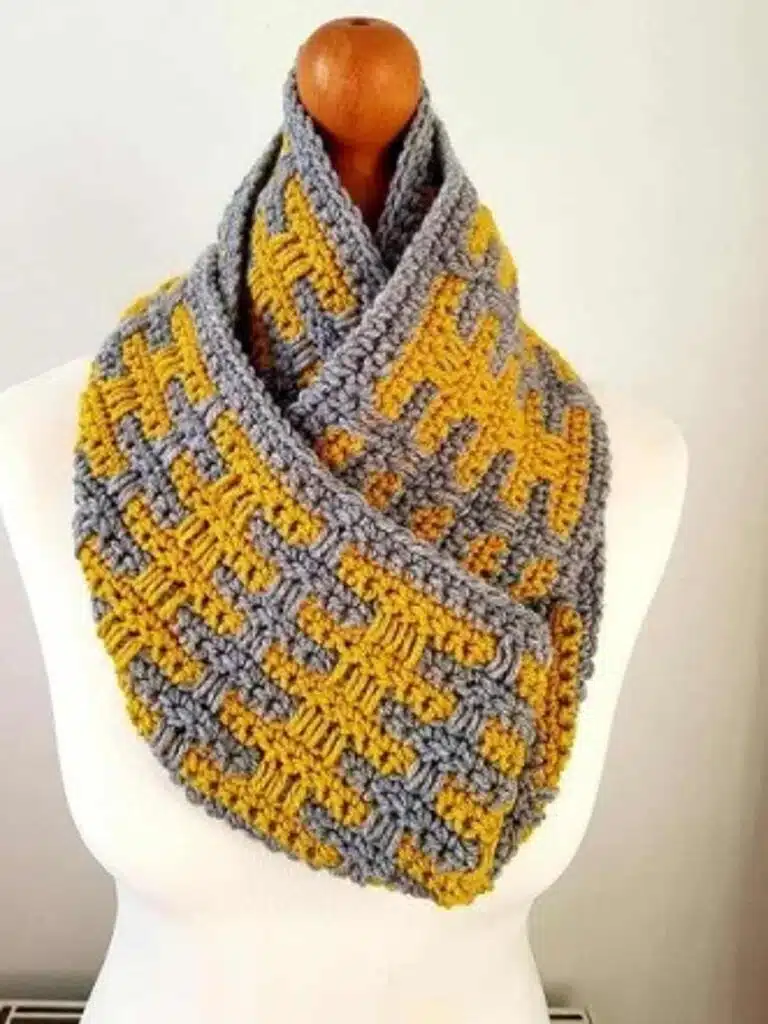 Easy Mosaic Crochet Scarf