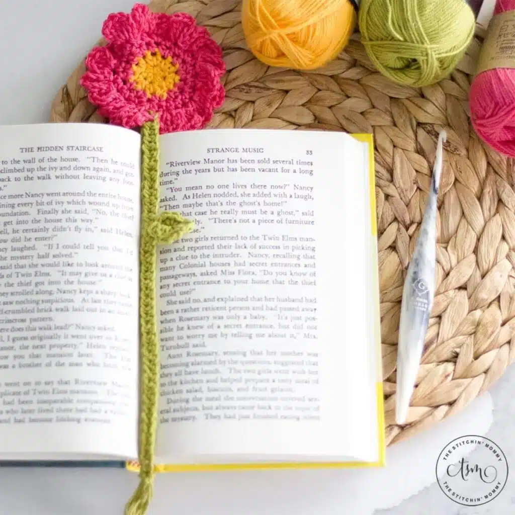 Summer Flower Bookmark – Free Crochet Pattern