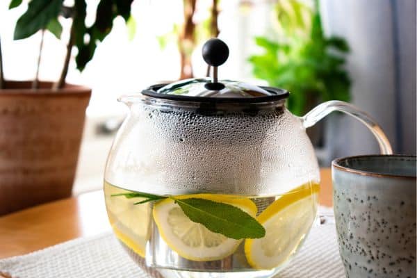 9 Benefits of Drinking Hot Lemon Water