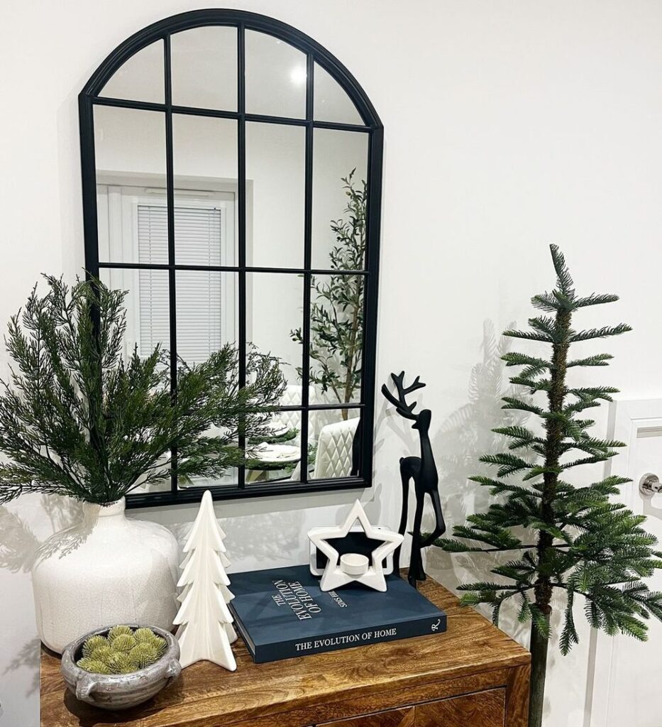 Christmas Entryway Table Decor 