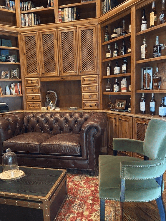 Whiskey Lounge