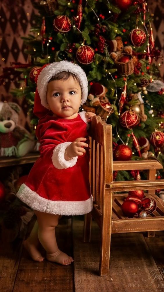 Adorable Christmas Baby Photoshoot Ideas to Capture the Holiday Spirit