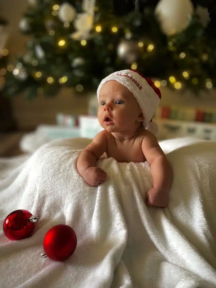 Adorable Christmas Baby Photoshoot Ideas to Capture the Holiday Spirit