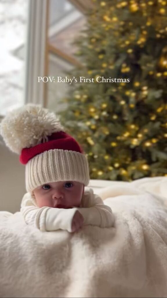 Adorable Christmas Baby Photoshoot Ideas to Capture the Holiday Spirit