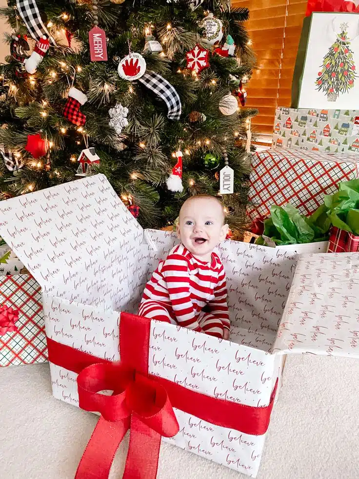 Adorable Christmas Baby Photoshoot Ideas to Capture the Holiday Spirit