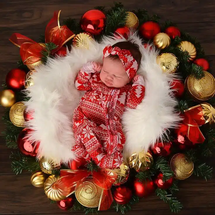 Adorable Christmas Baby Photoshoot Ideas to Capture the Holiday Spirit