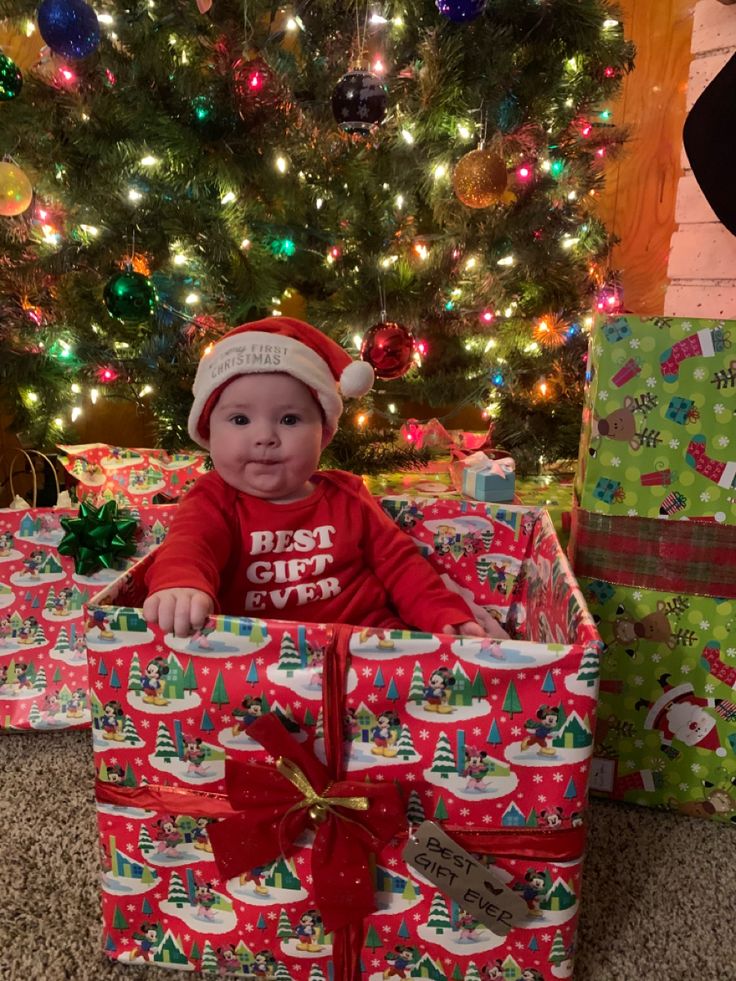 Adorable Christmas Baby Photoshoot Ideas to Capture the Holiday Spirit