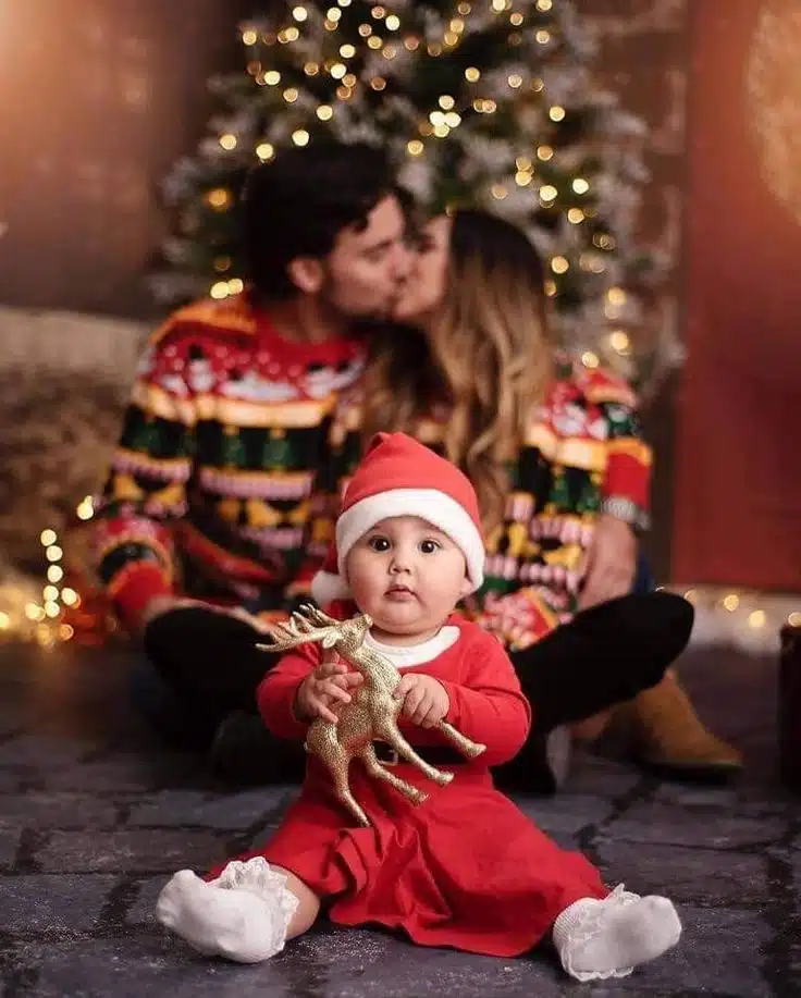 Adorable Christmas Baby Photoshoot Ideas to Capture the Holiday Spirit