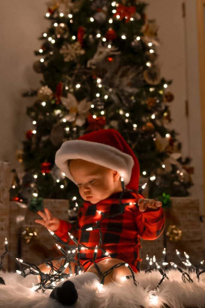 Adorable Christmas Baby Photoshoot Ideas to Capture the Holiday Spirit