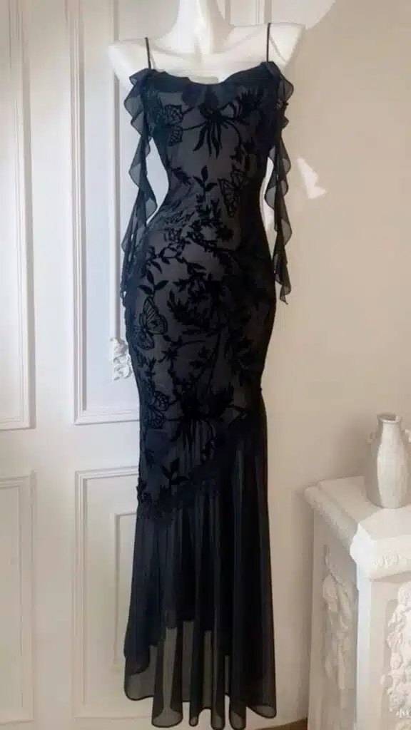 Dark Gothic Wedding Dress Inspo