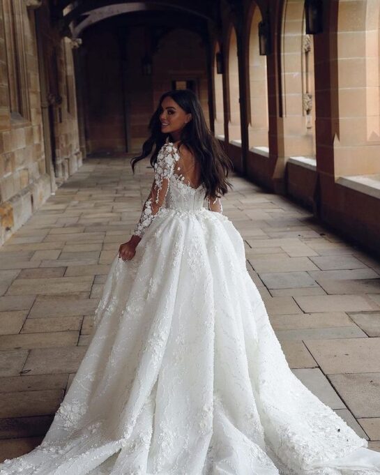 Women's Classic Long Sleeve Flowing Wedding Dress main image 0