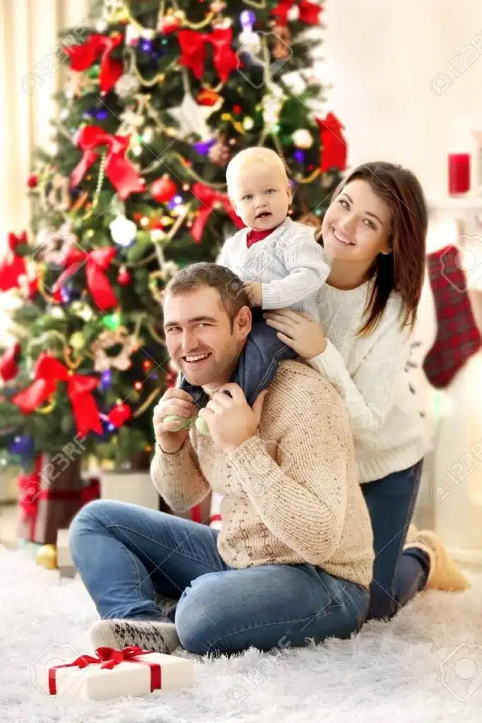 Sweet and Simple Christmas Baby Photoshoot Ideas for Your Little One