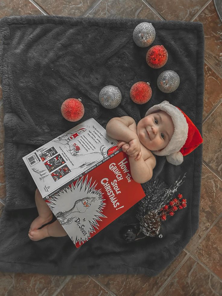 Sweet and Simple Christmas Baby Photoshoot Ideas for Your Little One