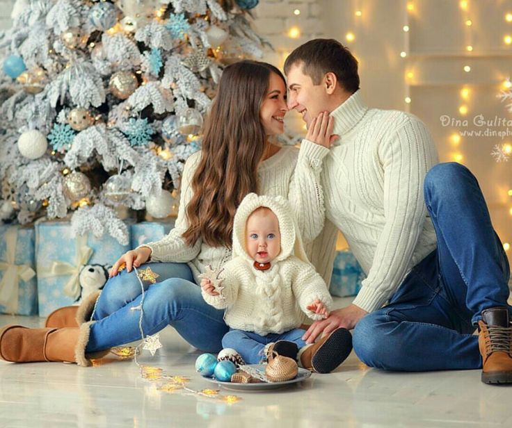 Sweet and Simple Christmas Baby Photoshoot Ideas for Your Little One