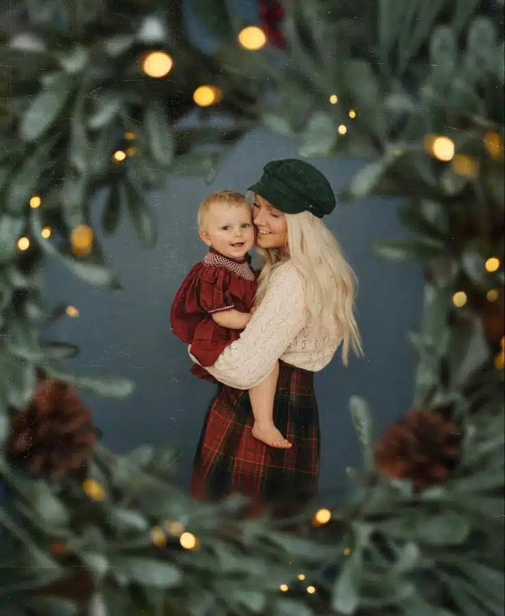 Sweet and Simple Christmas Baby Photoshoot Ideas for Your Little One