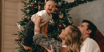 Sweet and Simple Christmas Baby Photoshoot Ideas for Your Little One