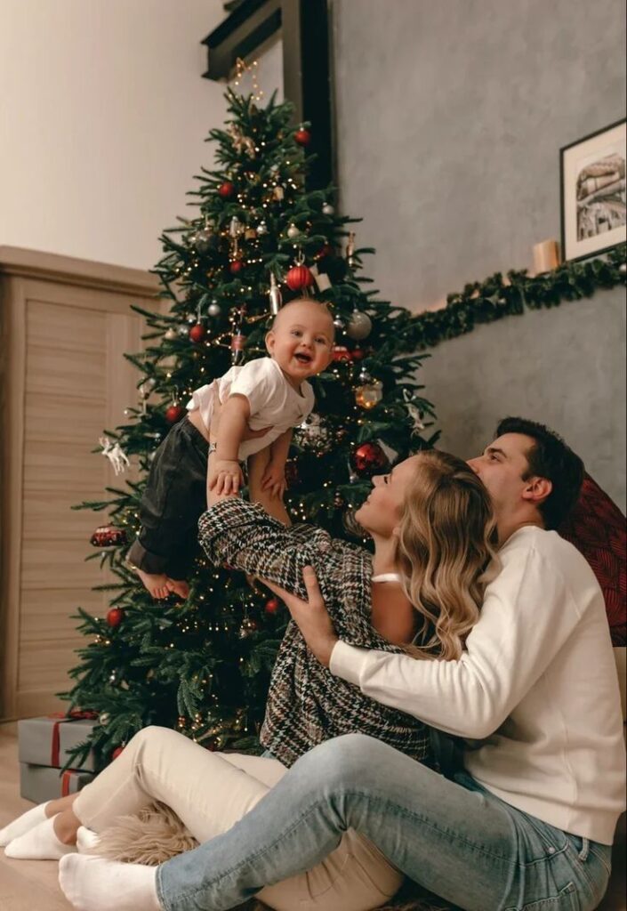 Sweet and Simple Christmas Baby Photoshoot Ideas for Your Little One