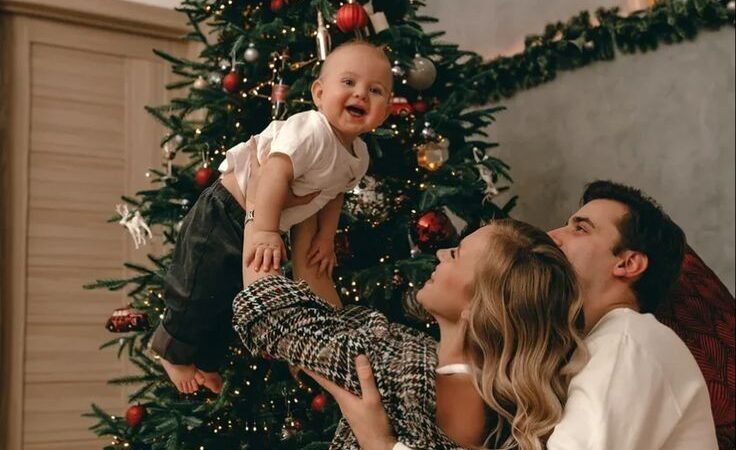 Sweet and Simple Christmas Baby Photoshoot Ideas for Your Little One