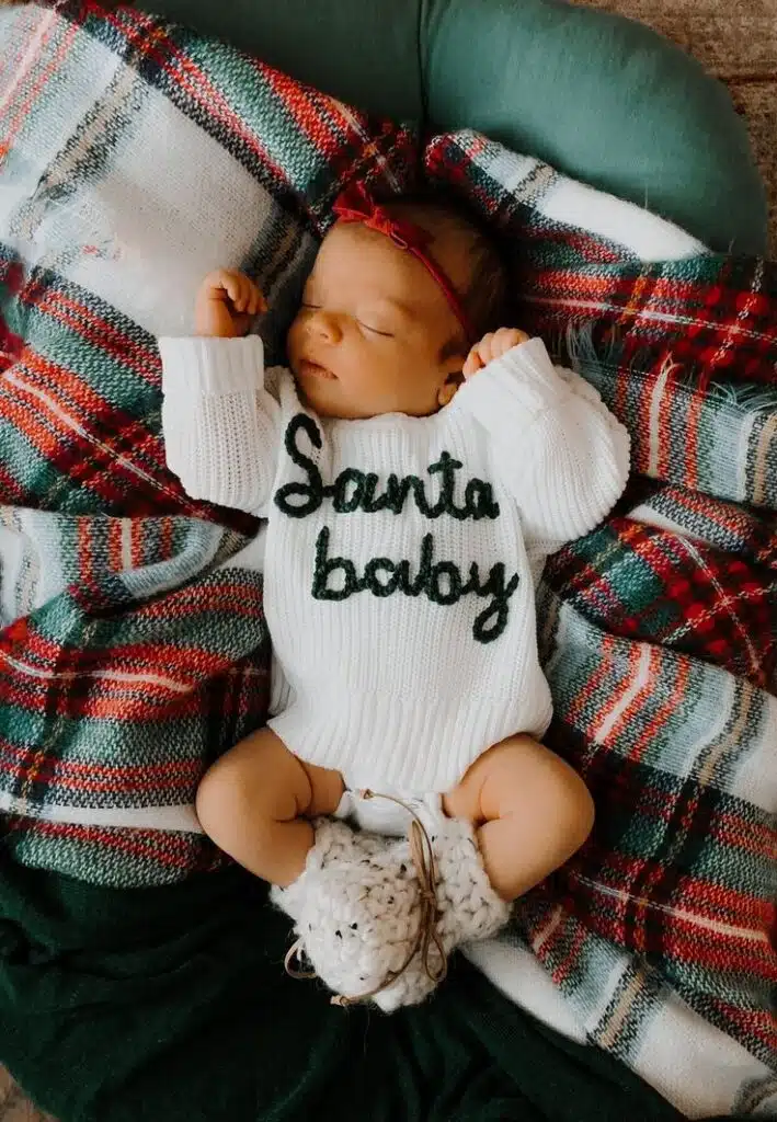 Sweet and Simple Christmas Baby Photoshoot Ideas for Your Little One