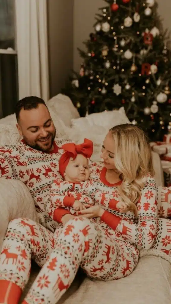 Sweet and Simple Christmas Baby Photoshoot Ideas for Your Little One