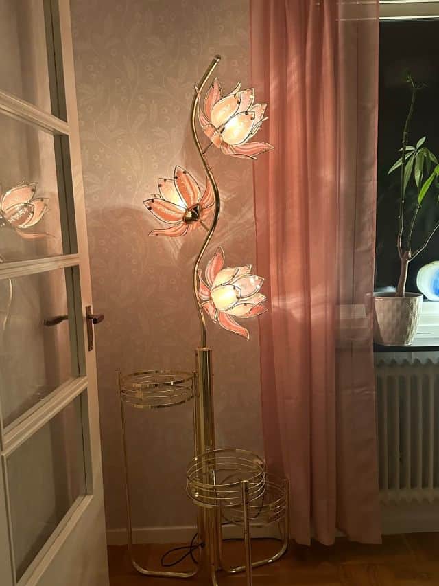 Bring Nature Indoors with These Elegant Flower Lamp Designs