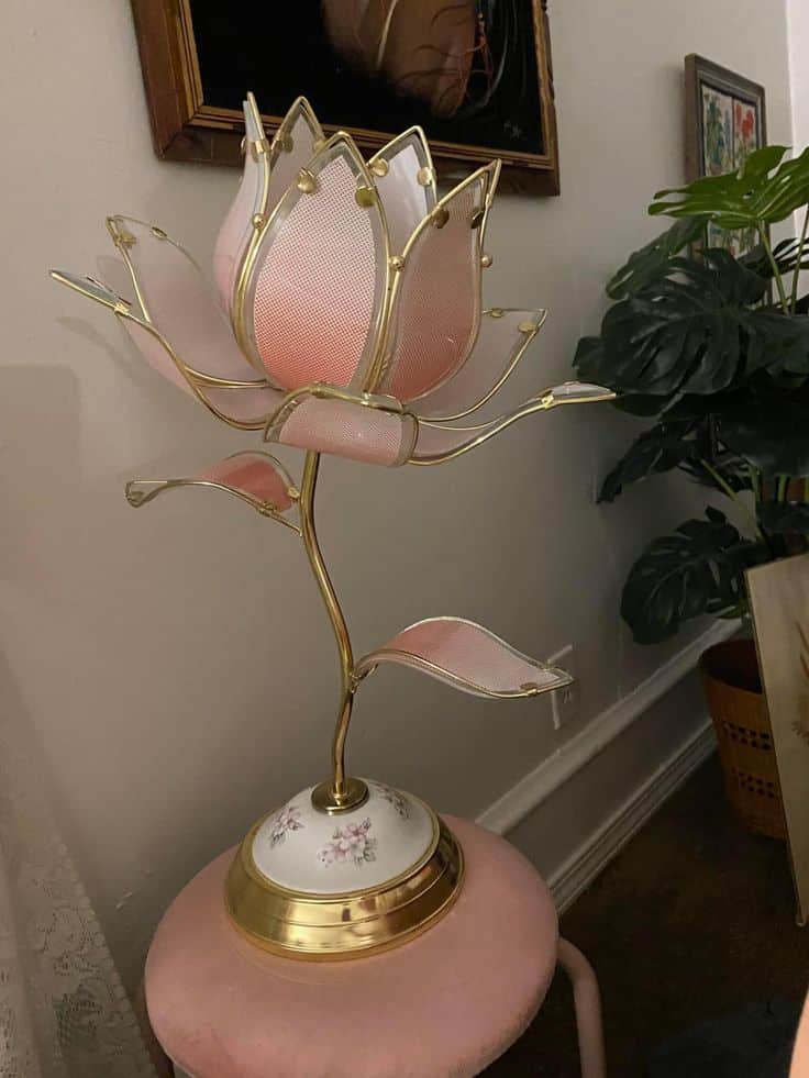 Bring Nature Indoors with These Elegant Flower Lamp Designs