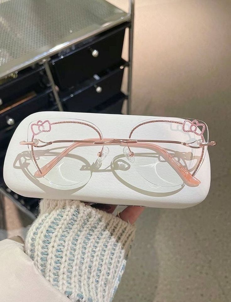 See the World in Style with These Super Cute Glasses Frames