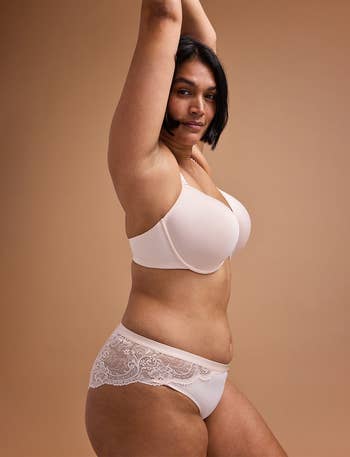 model wearing T-shirt bra in light pink