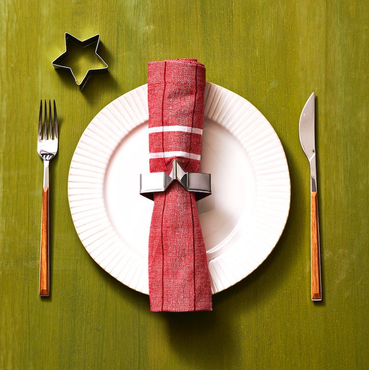 christmas table setting with cookie cutter napkin ring