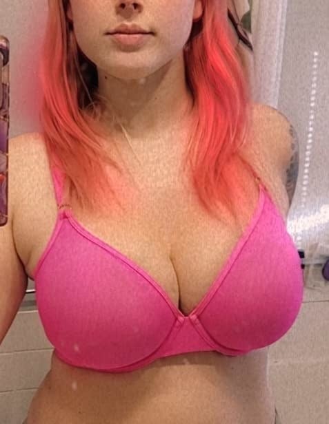 Reviewer wearing the pink bra