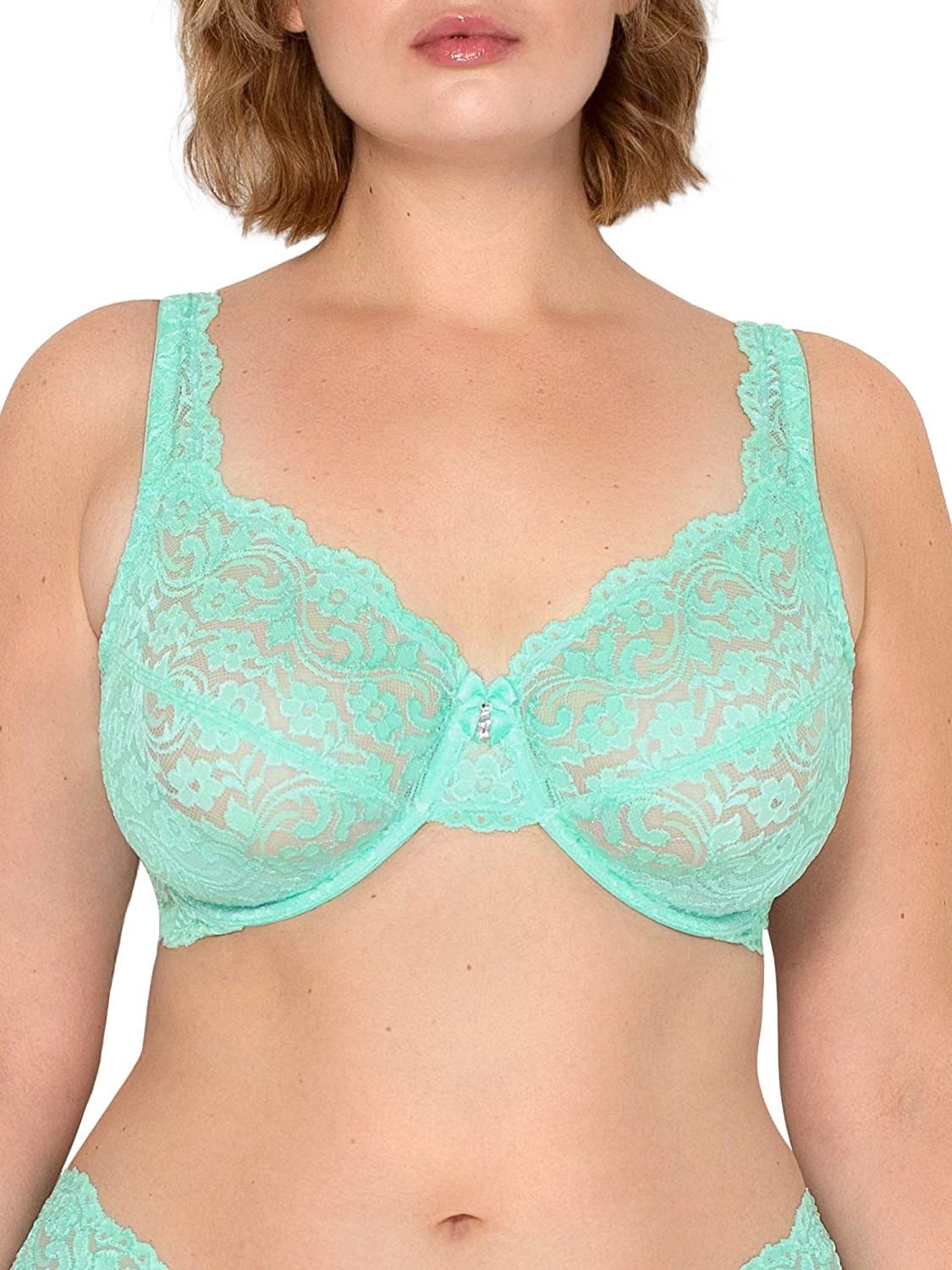 A model wearing the lace bra in mint chip