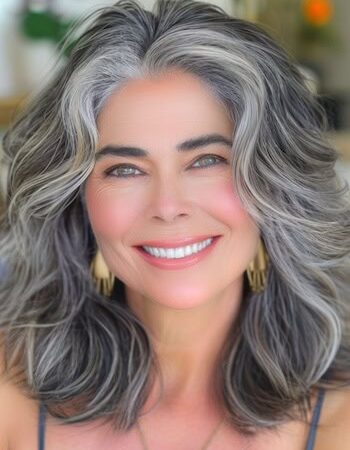 37 Thick Wavy Haircuts for Women Over 40 That Add Volume & Style (No Frizz!)