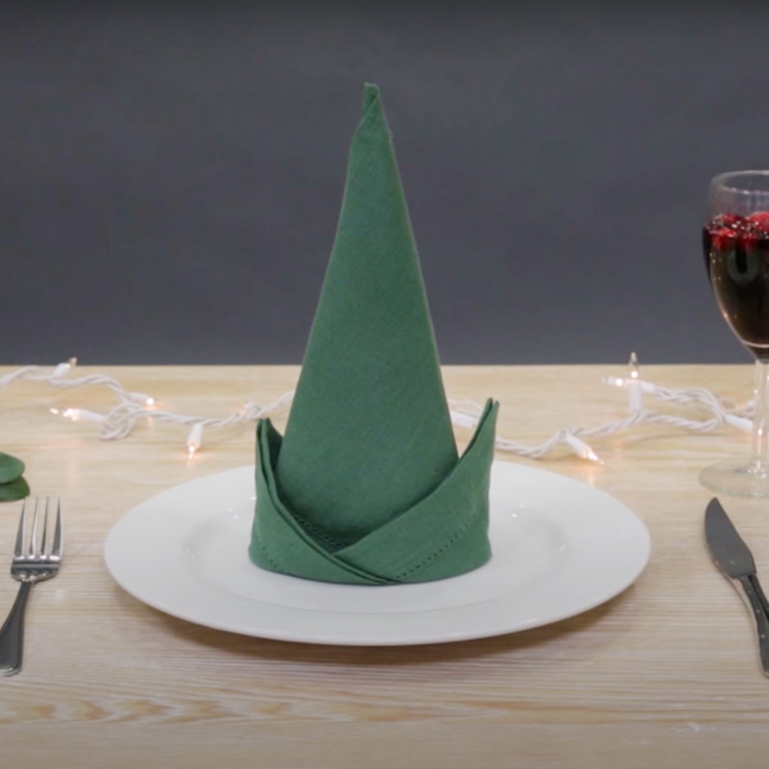 Elf Hat Napkin Folding, green elf hat napkin folding, green